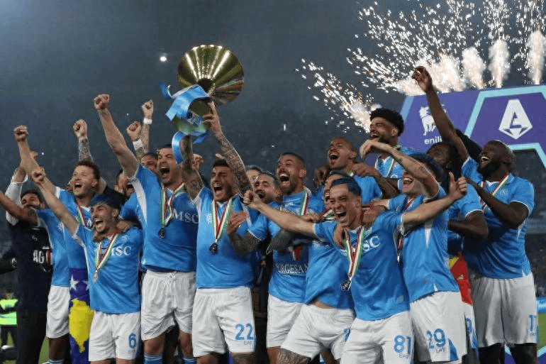 关于那不勒斯迎欧联关键赛；赛前复出首秀；态度坚定；身体对抗强度拉满的信息