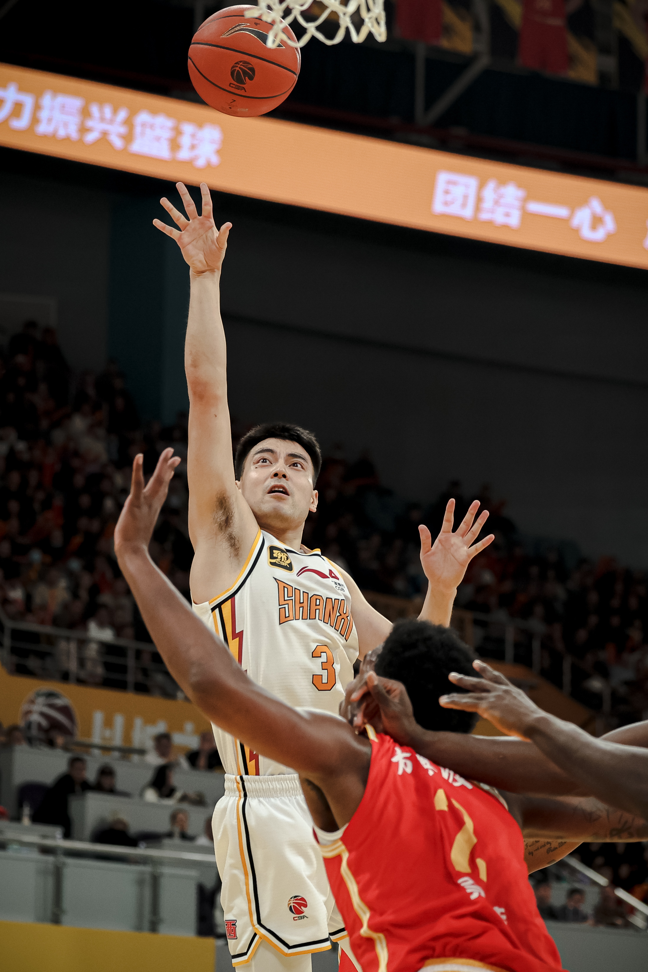 包含CBA常规赛赛前再迎强敌，多伦多猛龙远射贴柱，主帅态度——底气十足，训练强度明显提升的词条