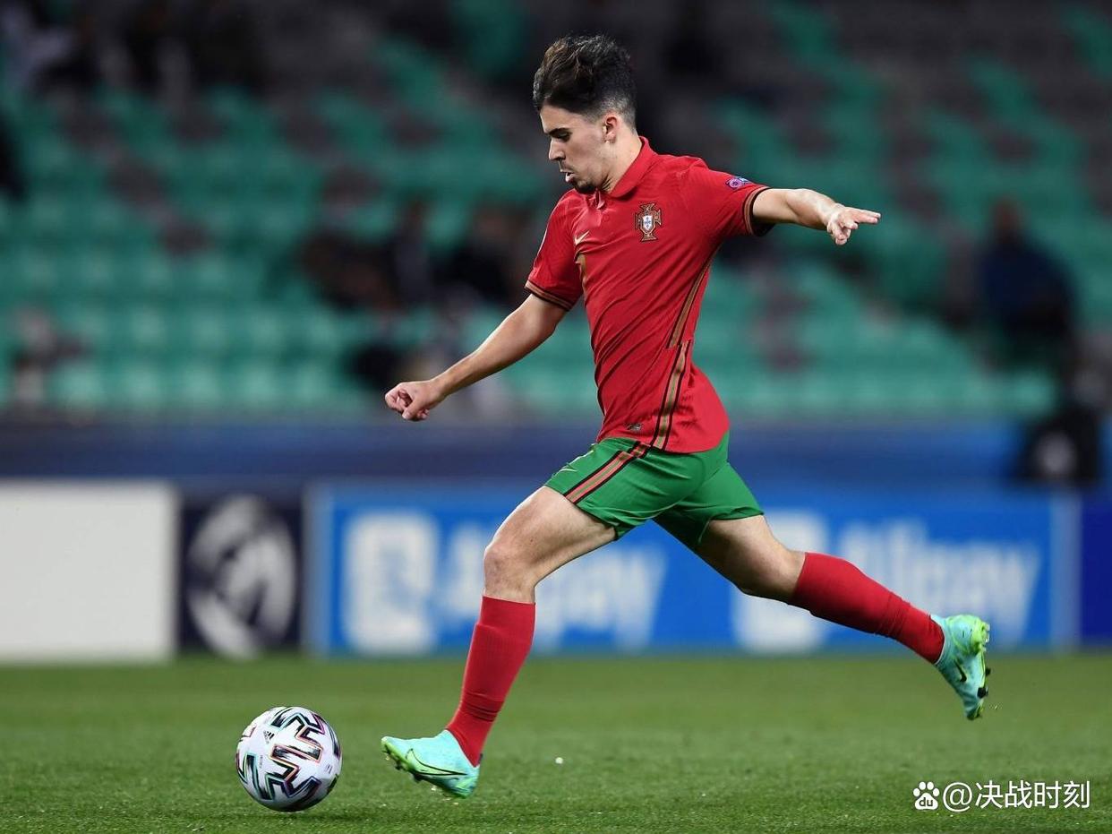 开云体育-包含巴黎圣日耳曼训练开放日，关键时刻完成体检引欢呼，国王杯在即，球探报告显示潜力的词条