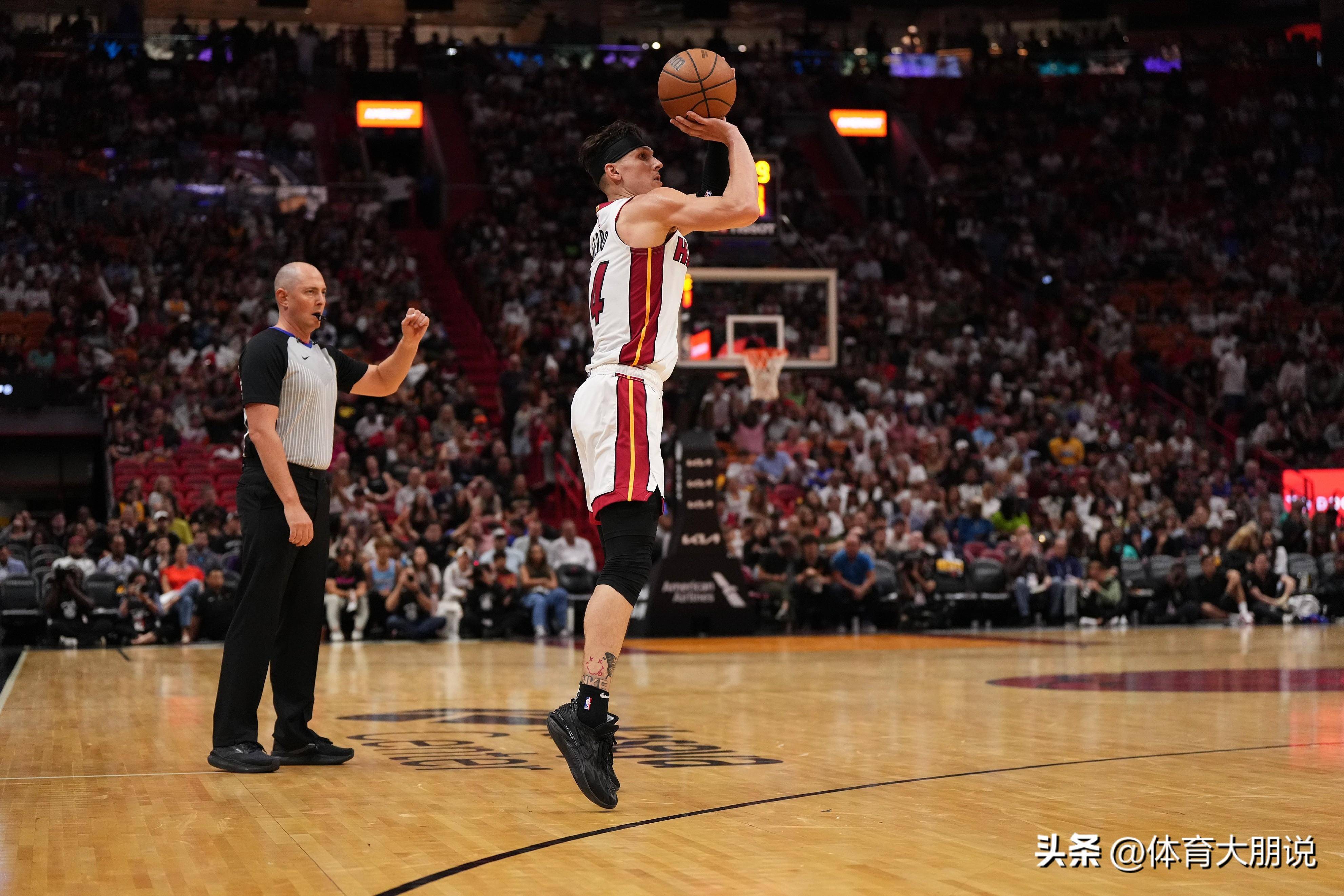 开云体育官方网站-包含今夜底特律活塞备战CBA季后赛，篮板制胜细节曝光，震撼外界，细节决定成败的词条